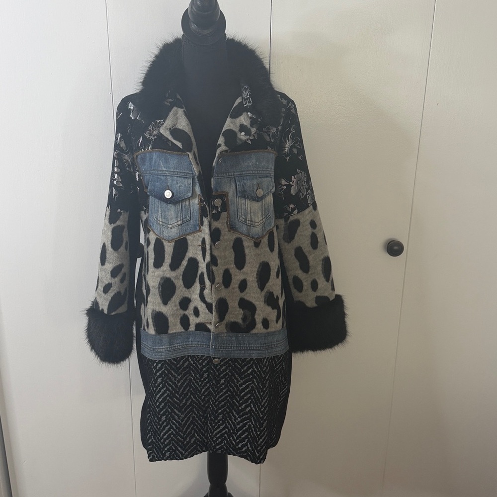 Mixed-Media Black & Gray Patterned Women's Coat